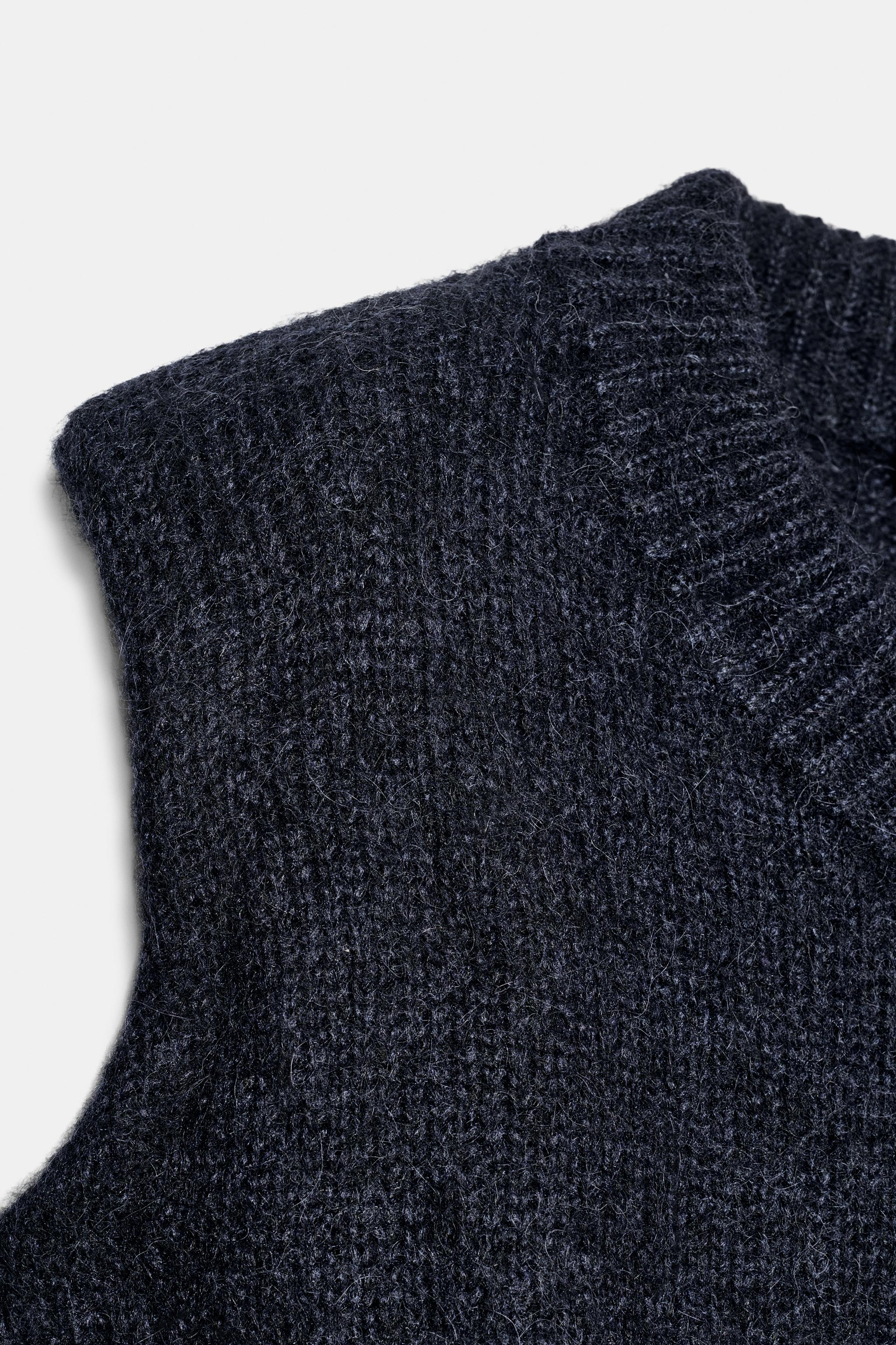 WOOL AND ALPACA SHOULDER PAD VEST